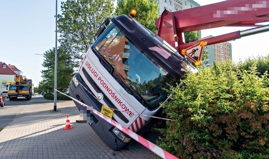 Elbląg, Podnośnik oderwał się od ziemi