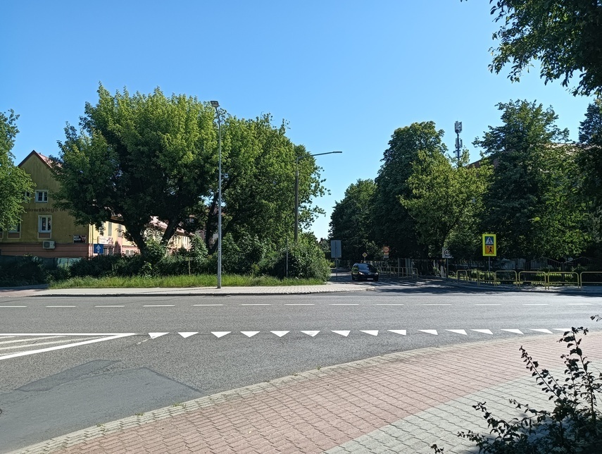 Elbląg, Rondo u marszałka, pisarki i szlachcica