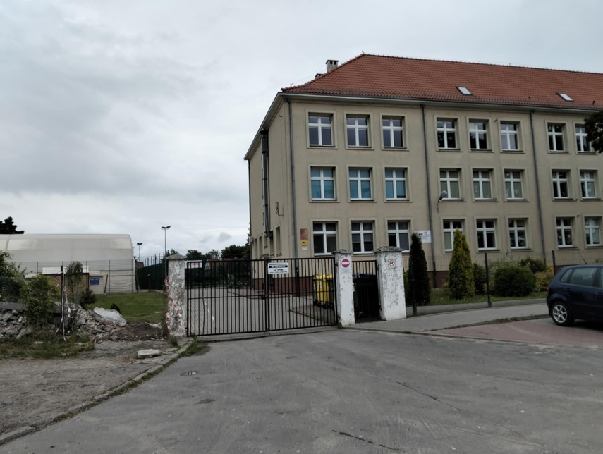 Elbląg, Przy Szkole Podstawowej nr 14 stanie książkomat Elbląg, Przy Szkole Podstawowej nr 14 stanie książkomat