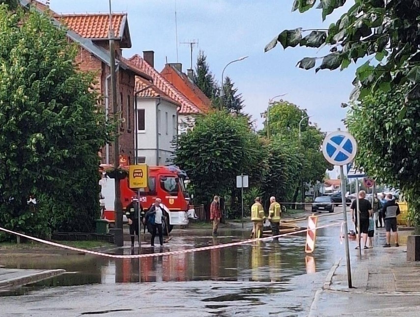 Elbląg, Podtopiona ul. Portowa w Tolkmicku, niedziela, 3 sierpnia Elbląg, Podtopiona ul. Portowa w Tolkmicku, niedziela, 3 sierpnia