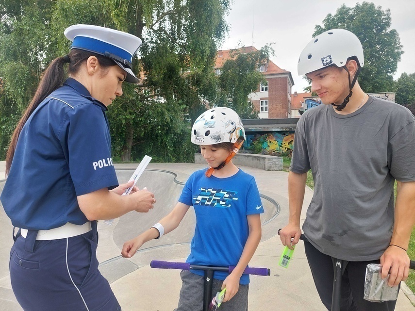 Elbląg, Spotkanie z policjantkami odbyło się przy ul. Mickiewicza, przy pumptracku Elbląg, Spotkanie z policjantkami odbyło się przy ul. Mickiewicza, przy pumptracku