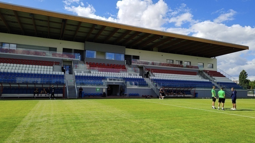 Elbląg, Stadion w Środzie Wielkopolskiej