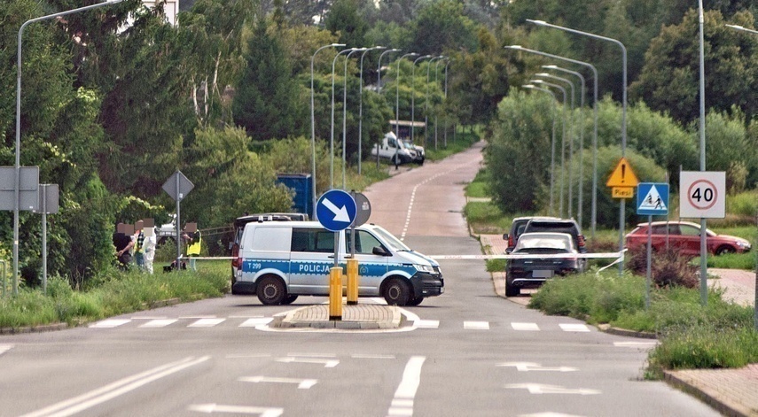 Elbląg, Dojazd do miejsca zbrodni został zablokowany przez policję (fot Anna Dembińska) Elbląg, Dojazd do miejsca zbrodni został zablokowany przez policję (fot Anna Dembińska)