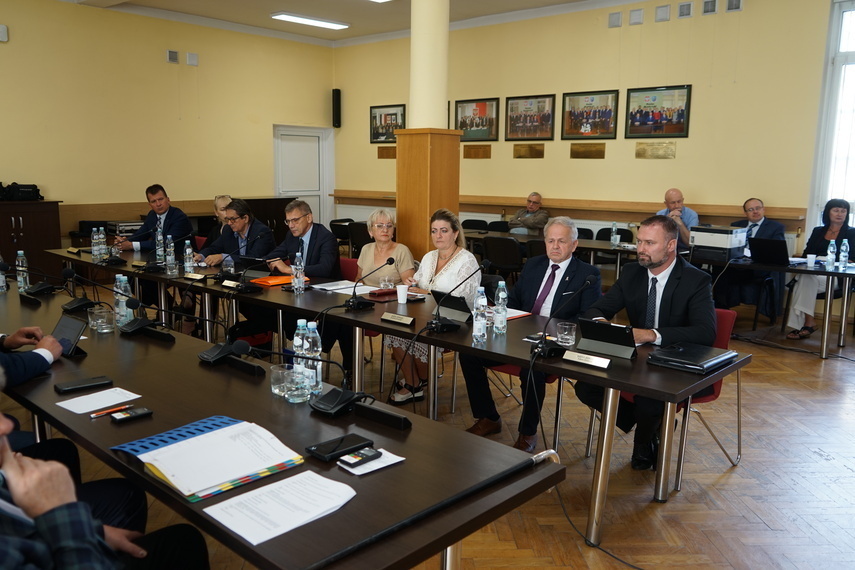 Elbląg, Od prawej: Łukasz Korneluk (nowy wiceprzewodniczący Rady), Krzysztof Kowalski (nowy przewodniczący Rady Powiatu Braniewskiego) i Ewa Pastuszuk, Elbląg, Od prawej: Łukasz Korneluk (nowy wiceprzewodniczący Rady), Krzysztof Kowalski (nowy przewodniczący Rady Powiatu Braniewskiego) i Ewa Pastuszuk,