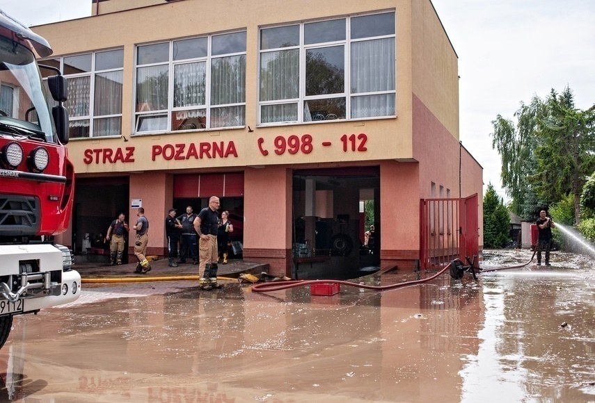 Elbląg, Dwie chętne firmy na remont remizy