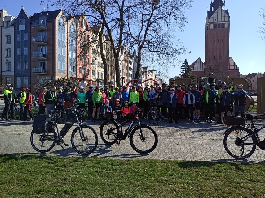 Elbląg, Ratusz rozdaje lampki do roweru