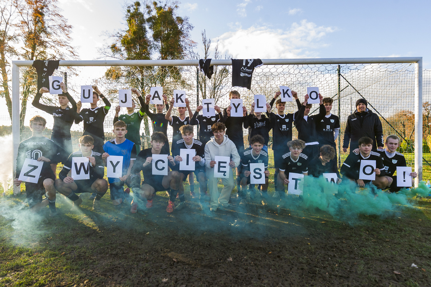 Elbląg, Dębowe chłopaki: Awans jest nasz, ten awans, on do nas należy... Elbląg, Dębowe chłopaki: Awans jest nasz, ten awans, on do nas należy...