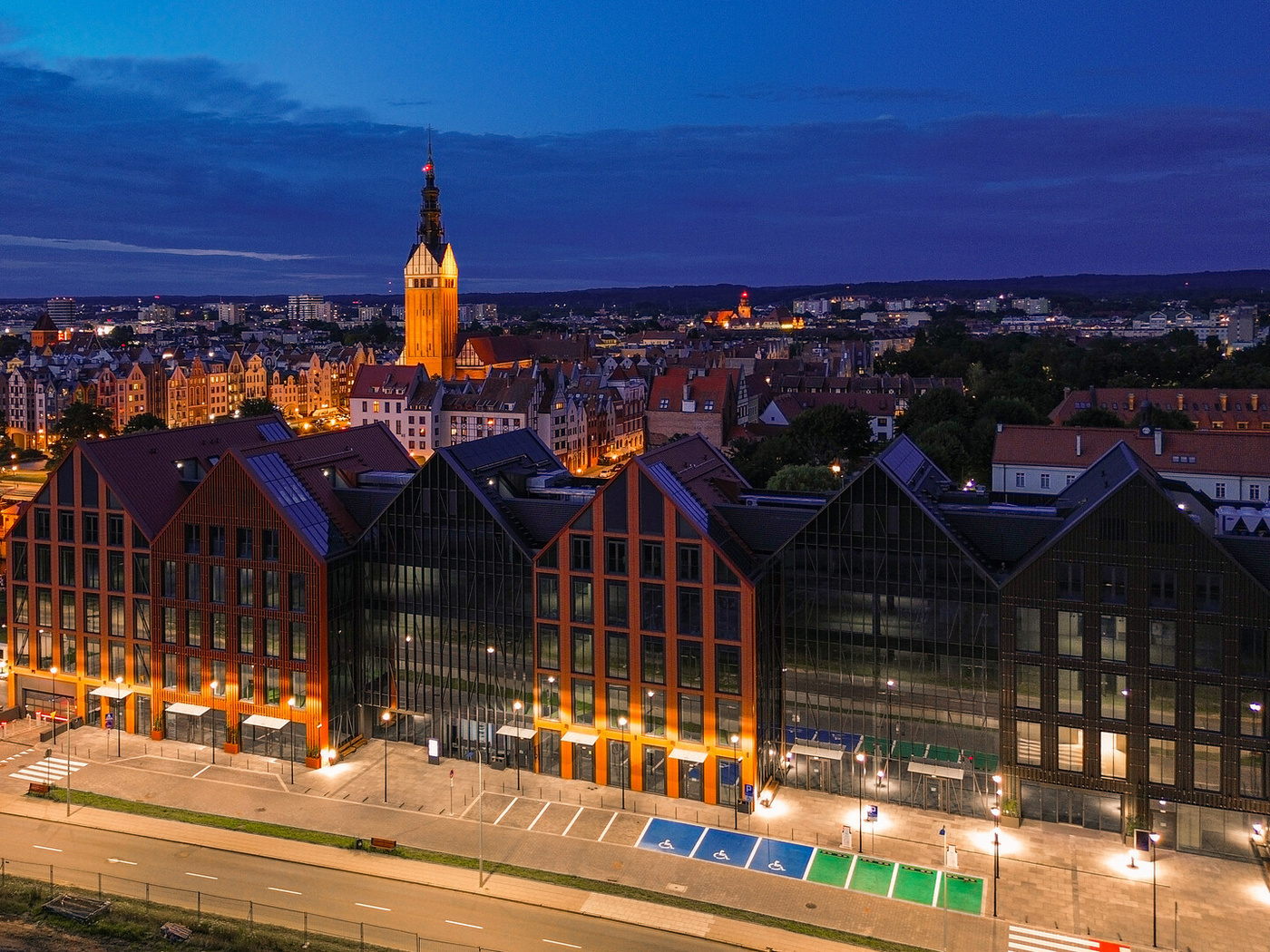 Elbląg, Elbląg od strony Wyspy Spichrzów, zdjęcie z konkursu Fotka Miesiąca, autor novypol Elbląg, Elbląg od strony Wyspy Spichrzów, zdjęcie z konkursu Fotka Miesiąca, autor novypol