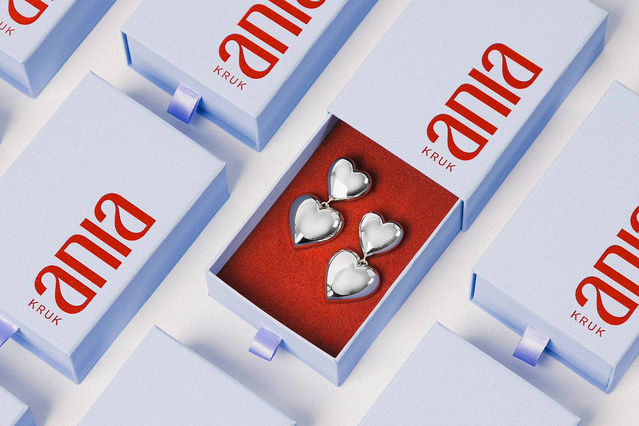 Jak wybrać kolczyki srebrne na prezent, żeby trafić w gust? 5 modeli