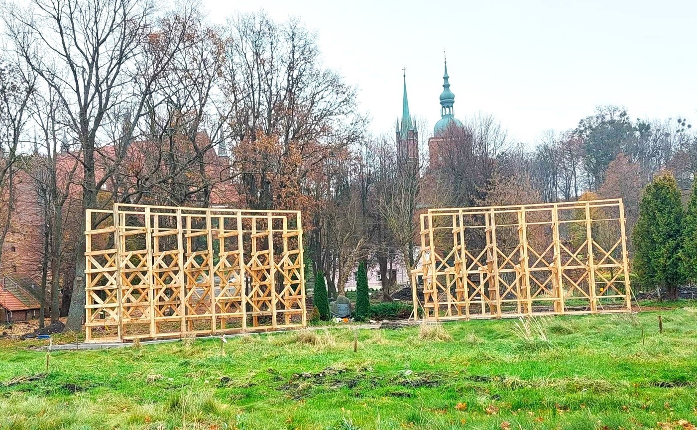 Elbląg, Rozpoczęła się budowa tężni solankowych we Fromborku,