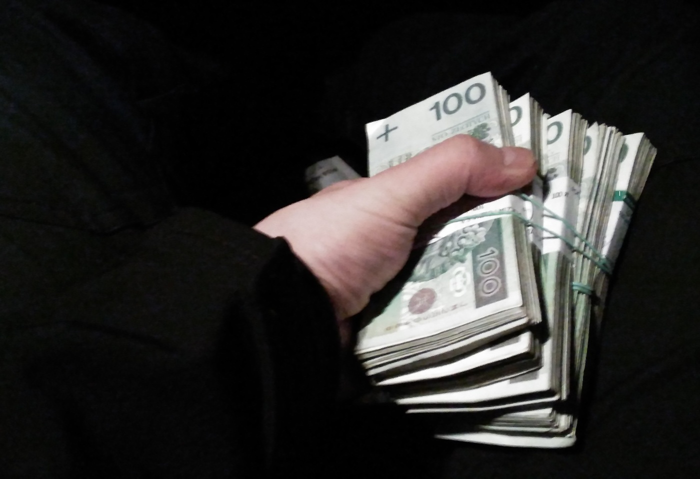 Elbląg, Chciał mieć więcej pieniędzy, stracił sto tysięcy Elbląg, Chciał mieć więcej pieniędzy, stracił sto tysięcy