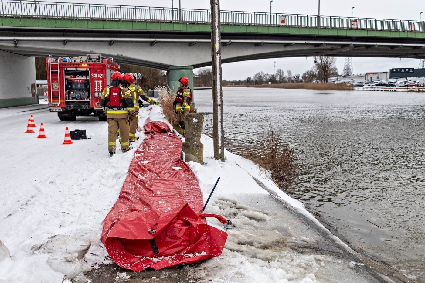 Elbląg, Stan alarmowy na rzece Elbląg. Bulwar i ul. Panieńska zamknięte  (aktualizacja)