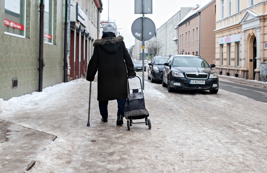Elbląg, Chodniki skute lodem. Gdzie zgłaszać problem?