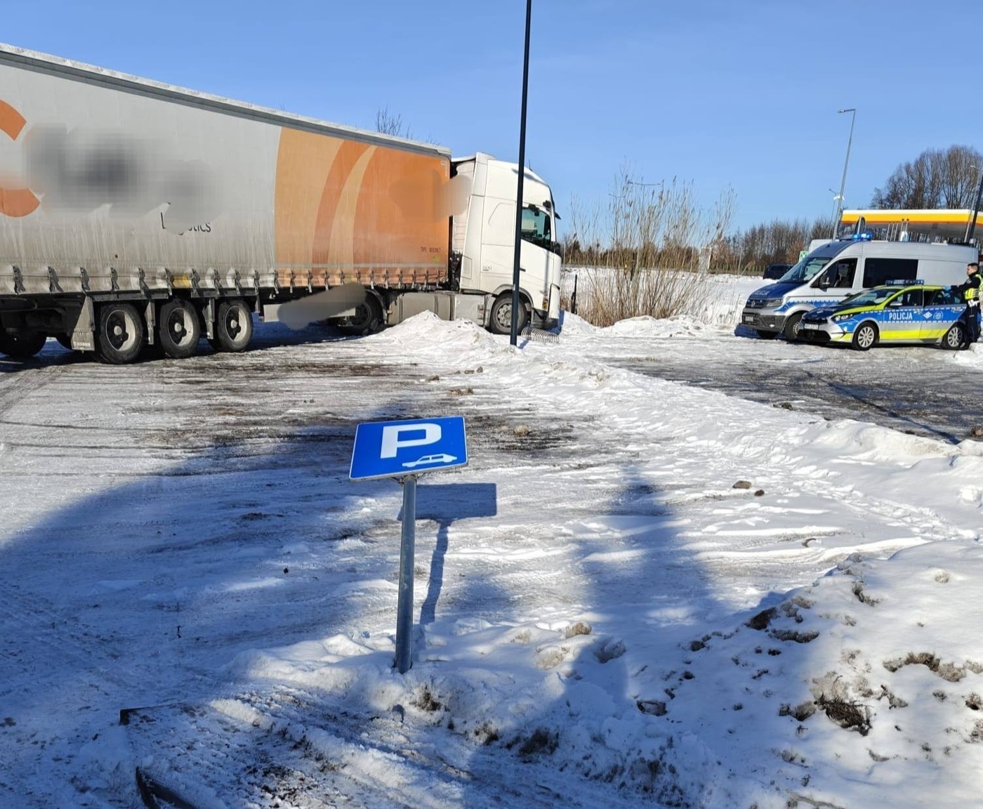 Elbląg, Wjechał w znak ciężarówką, był pijany
