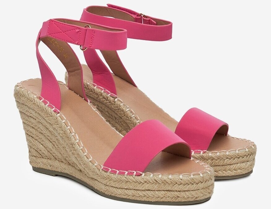 Z czym nosić espadryle? Wakacyjne stylizacje dla każdej kobiety