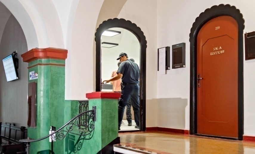 Elbląg, Doprowadzenie Adama U. na pierwszą rozprawę, Elbląg, Doprowadzenie Adama U. na pierwszą rozprawę,