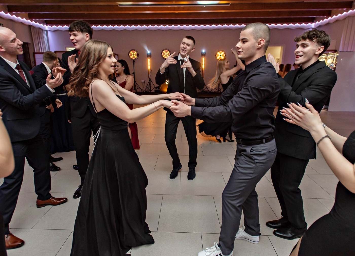 "Jest energia na dobrą imprezę!" Studniówka ZSEiO "Jest energia na dobrą imprezę!" Studniówka ZSEiO