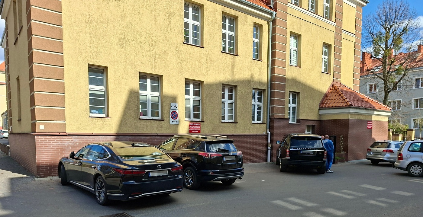 Elbląg, Czytelnik: w mieszkaniach wdychamy spaliny z parkujących aut