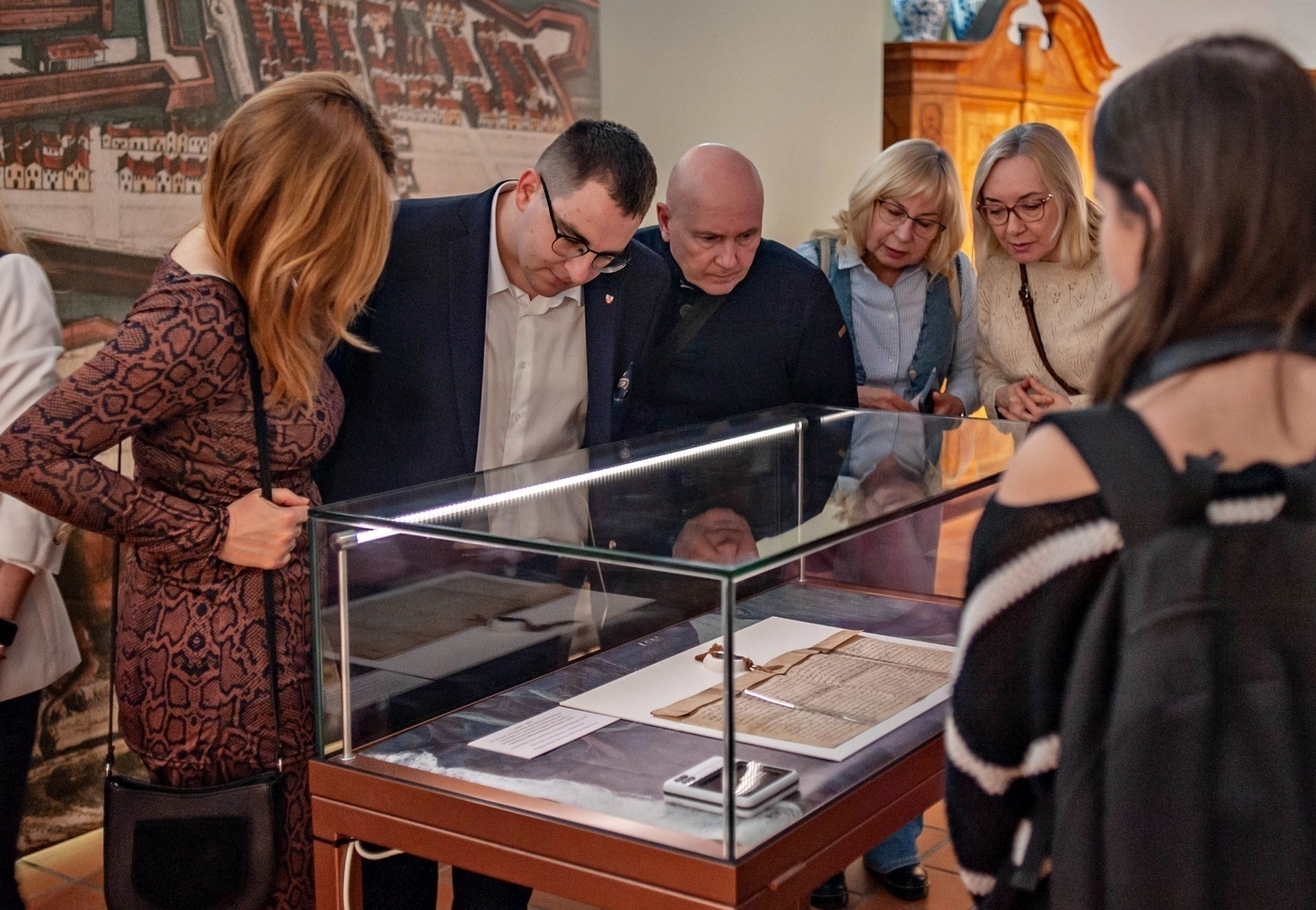 Elbląg, Prezentacja aktu lokacyjnego Elbląga na wystawie w muzeum,