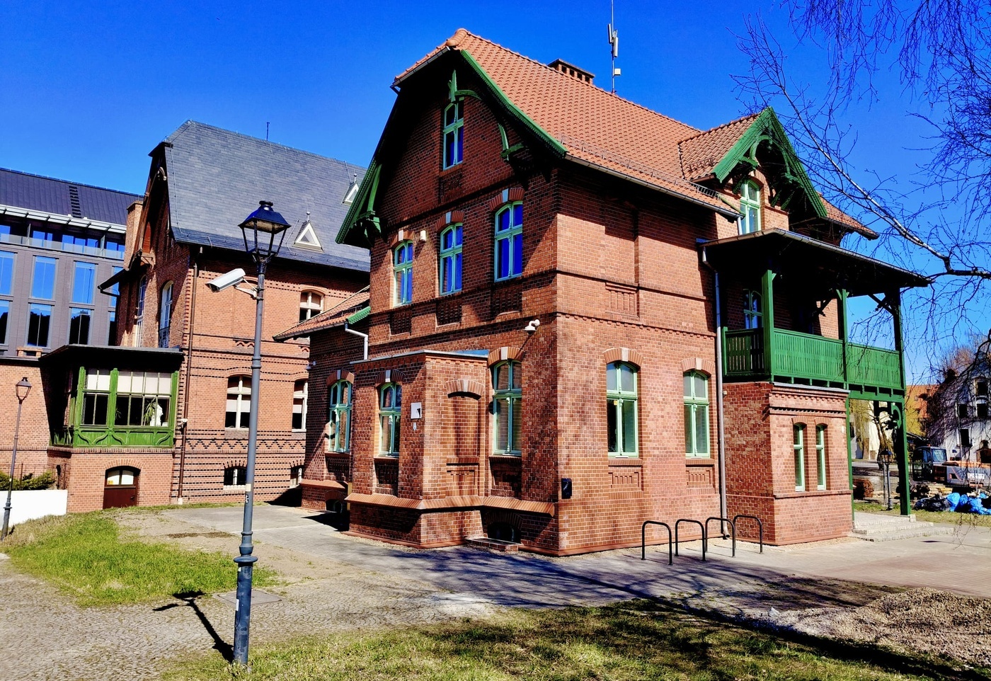 Elbląg, Zabytkowy budynek przy Warszawskiej gotowy. Przed nim nowa rola