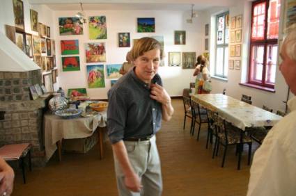 Elbląg, Mirosław Dziewiałtowicz w swojej wiejskiej galerii w Starym Siedlisku