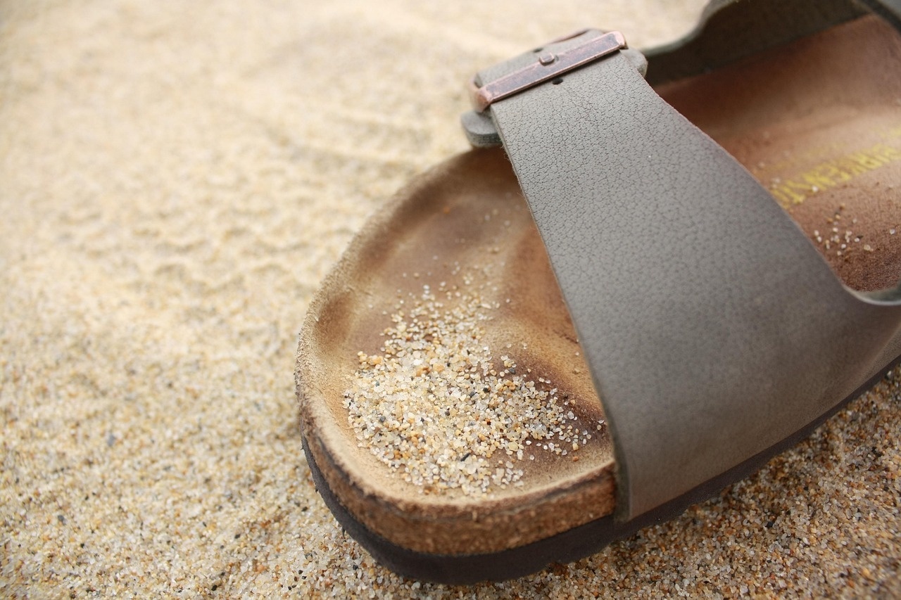 Męskie Birkenstocki w wiosennych stylizacjach - z czym łączyć kultowe modele?