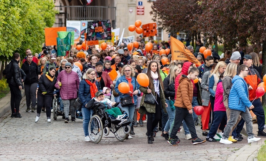 Elbląg, Tak przemarsz przez miasto z okazji Tygodnia Osób Niepełnosprawnych wyglądał w ubiegłym roku Elbląg, Tak przemarsz przez miasto z okazji Tygodnia Osób Niepełnosprawnych wyglądał w ubiegłym roku