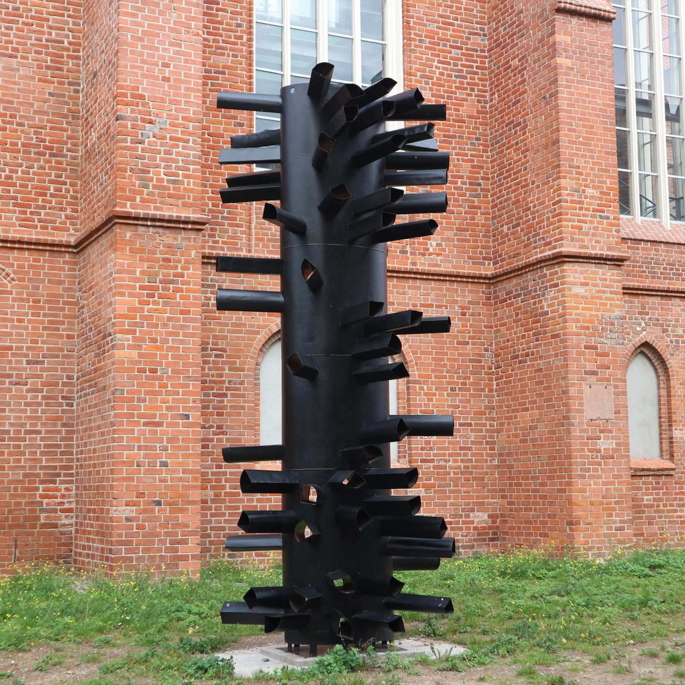 Elbląg, Rzeźba Magdaleny Abakanowicz w Elblągu Elbląg, Rzeźba Magdaleny Abakanowicz w Elblągu