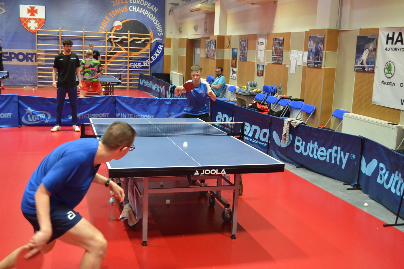 Elbląg, Jakub Dyjas (w czarnej koszulce) przeprowadził trening tenisa stołówego Elbląg, Jakub Dyjas (w czarnej koszulce) przeprowadził trening tenisa stołówego