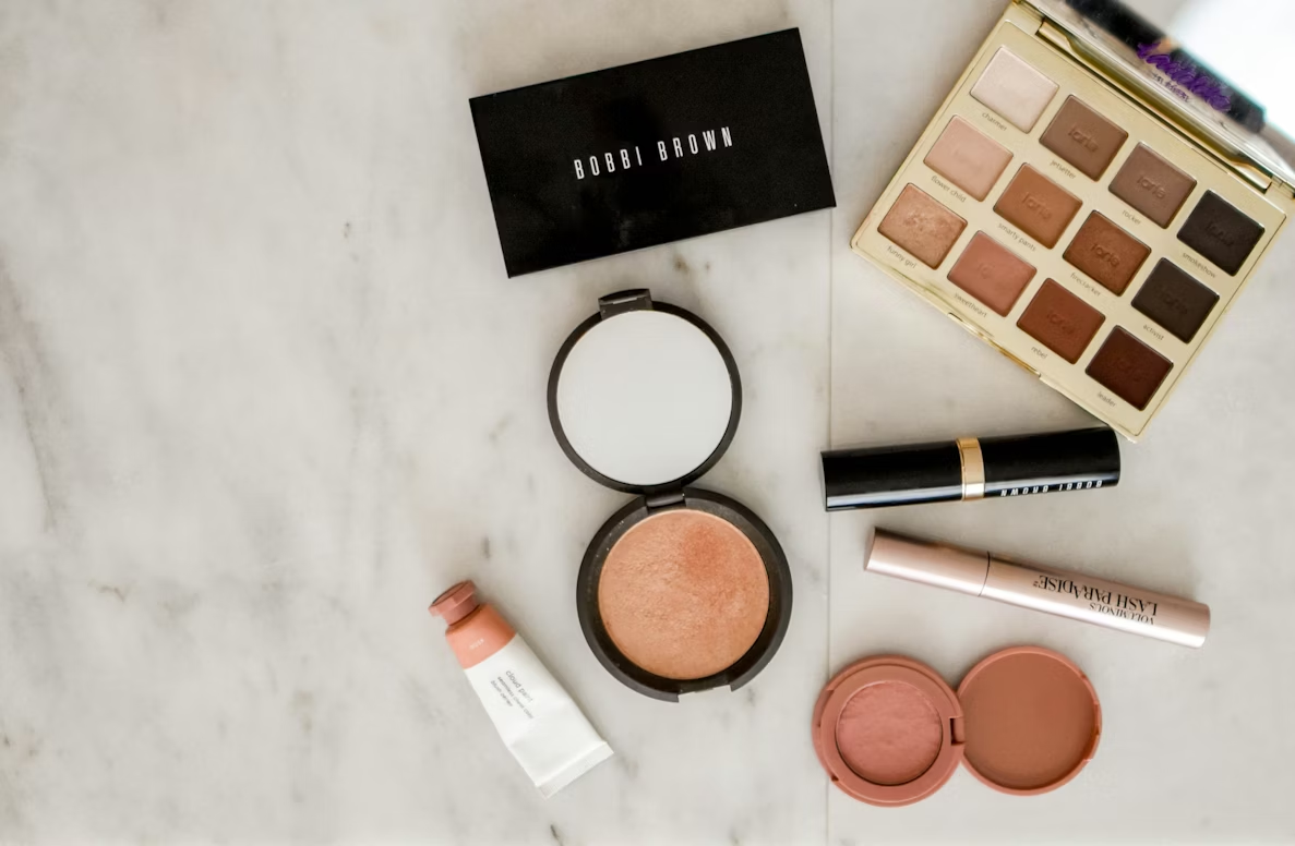 Rewolucja w zakupach kosmetycznych: Jak internetowe platformy beauty zmieniają nasze codzienne nawyki Rewolucja w zakupach kosmetycznych: Jak internetowe platformy beauty zmieniają nasze codzienne nawyki