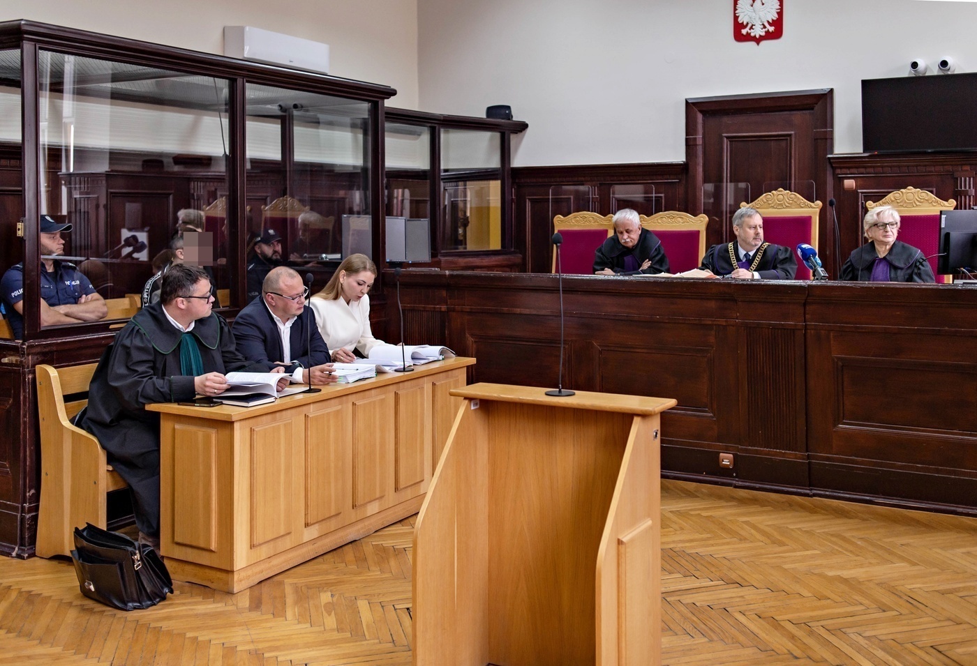 Elbląg, Trzech oskarżonych mężczyzn zostało doprowadzonych na rozprawę z aresztu, Elbląg, Trzech oskarżonych mężczyzn zostało doprowadzonych na rozprawę z aresztu,