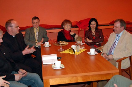 Elbląg, Dyskusja po projekcji, pierwszy z prawej Jan Puchalski