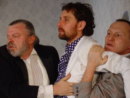 Elbląg, W spektaklu występują m.in. (od lewej) Mariusz Saniternik, Marek Kałużyński, Mariusz Jakus