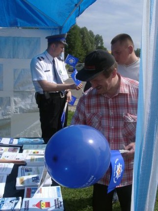 Elbląg, Podczas spotkania z dzielnicowym mieszkańcy mają możliwość uzyskania informacji, przekazania uwag na temat już zaistniałych i niepokojących ich zdarzeń Elbląg, Podczas spotkania z dzielnicowym mieszkańcy mają możliwość uzyskania informacji, przekazania uwag na temat już zaistniałych i niepokojących ich zdarzeń