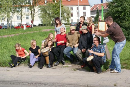 Elbląg, Uczestnicy Akademii Młodego Lidera podczas kręcenia spotu reklamowego dla telewizji Elbląg, Uczestnicy Akademii Młodego Lidera podczas kręcenia spotu reklamowego dla telewizji