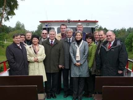 Elbląg, Senatorowie podczas rejsu Kanałem Elbląskim.