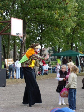Elbląg, Dożynkowe święto z kuglarzami w tle
