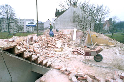 Elbląg, Trwa rozbiórka budynku położonego na terenie przyszłej budowy kompleksu Plaza Elbląg, Trwa rozbiórka budynku położonego na terenie przyszłej budowy kompleksu Plaza