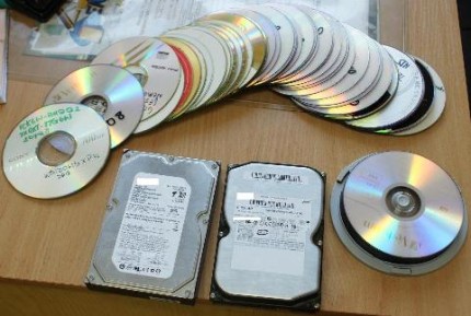 Elbląg, Przedsiębiorczy 22-latek ściągał gry z Internetu, a następnie nagrywał je na płyty i sprzedawał