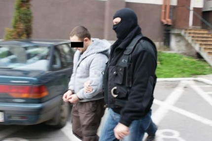 Elbląg, CBŚ zatrzymało na terenie Elbląga czterech mężczyzn związnych z grupą przestępczą trudniącą się handlem narkotykami Elbląg, CBŚ zatrzymało na terenie Elbląga czterech mężczyzn związnych z grupą przestępczą trudniącą się handlem narkotykami