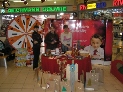 Elbląg, Wolontariusze sprzedawali wyjątkowe cegiełki - m.in. własnoręcznie wykonane torby na prezenty Elbląg, Wolontariusze sprzedawali wyjątkowe cegiełki - m.in. własnoręcznie wykonane torby na prezenty