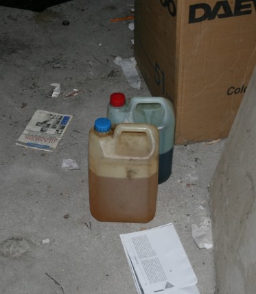 Elbląg, Włodzimierz B. ukradł z garażu sąsiada takie dwa kanisterki