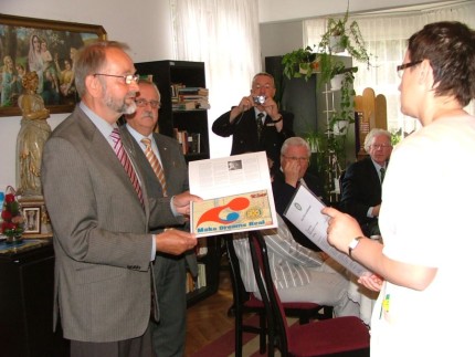 Elbląg, Walter Uden z Klubu Rotary w Leer skierował dziś ciepłe słowa do pracowników elbląskiego hocpicjum i przekazał sprzęt do Sali Dziecka