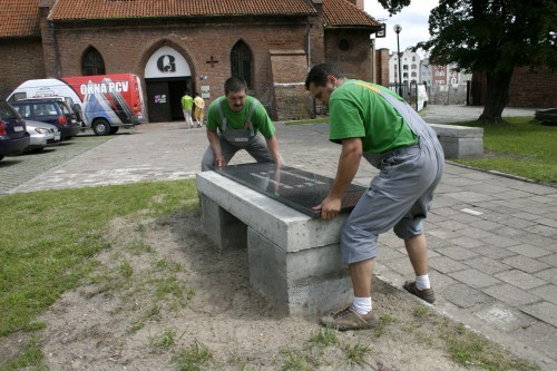 Elbląg, Sztuka na... ławkach