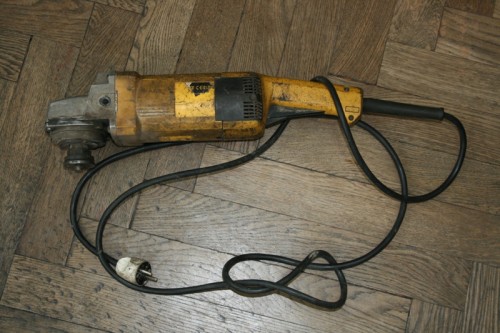 Elbląg, Złodzieje ukradli elektronarzędzia, m.in. szlifierkę