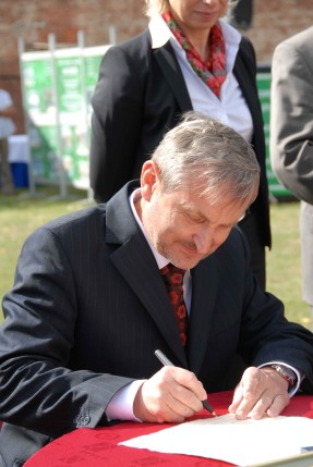 Elbląg, Akt erekcyjny podpisuje prezes Florian Romanowski. Elbląg, Akt erekcyjny podpisuje prezes Florian Romanowski.