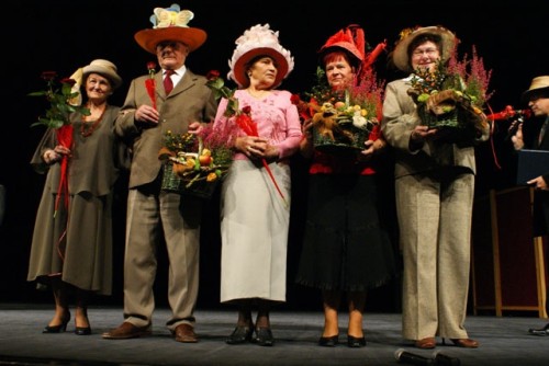 Elbląg, Na zdjęciu zwycięzcy konkursu na najpiękniejszy kapelusz