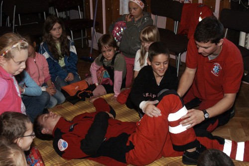 Elbląg, Ratownicy uczyli maluchy, jak udzielać pierwszej pomocy