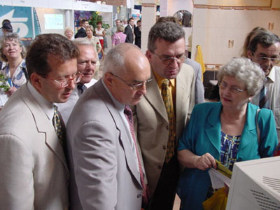 Elbląg, Wiceprezydent Marek Gliszczyński i przewodniczący Rady Miejskiej Andrzej Kempiński na stoisku portElu Elbląg, Wiceprezydent Marek Gliszczyński i przewodniczący Rady Miejskiej Andrzej Kempiński na stoisku portElu