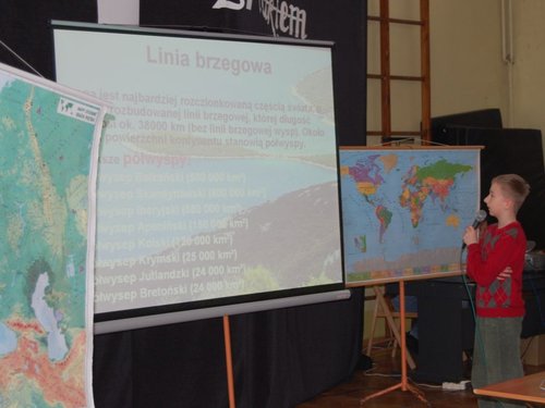 Elbląg, Pod kierunkiem nauczycieli uczniowie przygotowali liczne prezentacje multimedialne i plakaty przedstawiające państwa europejskie, ich religijnych patronów oraz ważniejsze sanktuaria